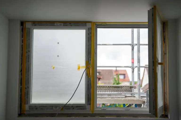 Aislamiento casero para ventanas antiguas: trucos sin obras que refrescan tu casa