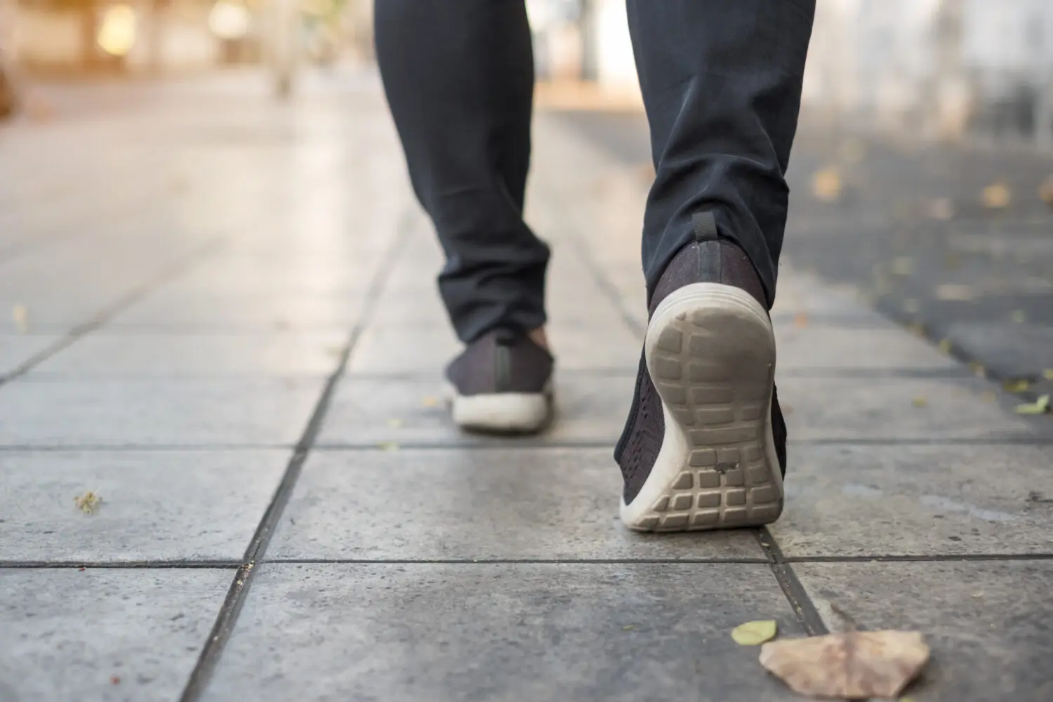 Si caminas así a los 45 años, tu cerebro está envejeciendo más rápido de lo que crees Si caminas así a los 45 años, tu cerebro está envejeciendo más rápido de lo que crees