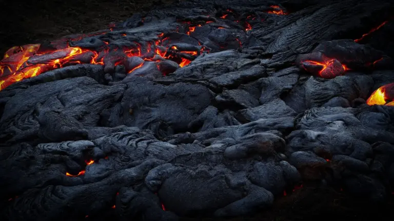 Estos violentos volcanes submarinos esconden un secreto: la vida
