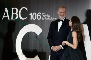 ¿Qué ocultan? La prensa internacional analiza el debatido lenguaje no verbal de Felipe VI y Letizia en su última aparición juntos