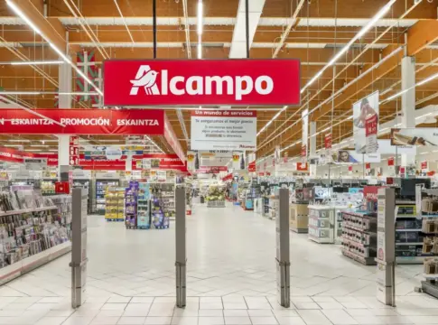 Alcampo arrasa con sus gafas de menos de 2 euros para ver el eclipse del 12 de agosto - Fuente: Alcampo Alcampo arrasa con sus gafas de menos de 2 euros para ver el eclipse del 12 de agosto
