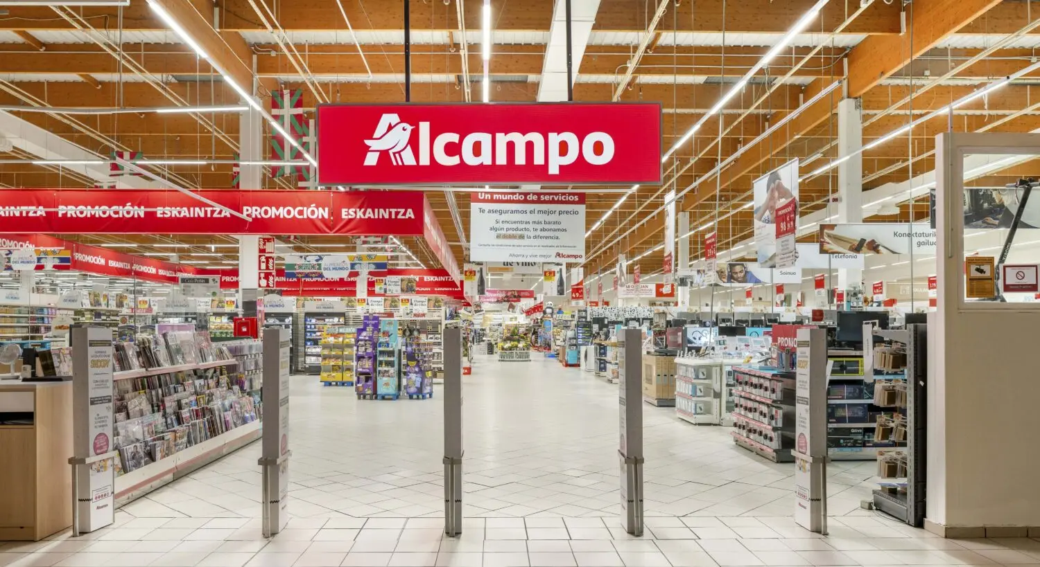 Alcampo arrasa con sus gafas de menos de 2 euros para ver el eclipse del 12 de agosto - Fuente: Alcampo Alcampo arrasa con sus gafas de menos de 2 euros para ver el eclipse del 12 de agosto
