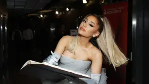 Ariana Grande número 1 en el Billboard 200 con 'petal': séptimo disco y mejor semana de la década