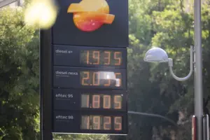 Cartel de precios en una gasolinera (gasolina y diésel) de Repsol, a 18 de agosto de 2026, en Madrid