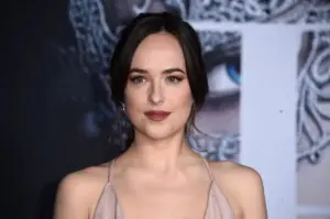 Dakota Johnson y Role Model: la voz que destapa su romance en la nueva canción