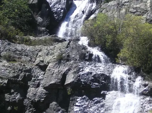 La cascada de Guadalajara a noventa minutos de Madrid perfecta para una ruta entre sombras La cascada de Guadalajara a noventa minutos de Madrid perfecta para una ruta entre sombras