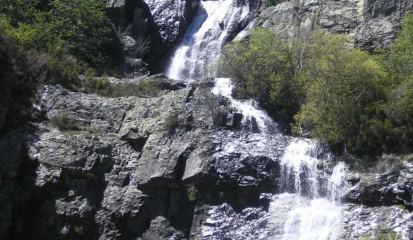 La cascada de Guadalajara a noventa minutos de Madrid perfecta para una ruta entre sombras La cascada de Guadalajara a noventa minutos de Madrid perfecta para una ruta entre sombras