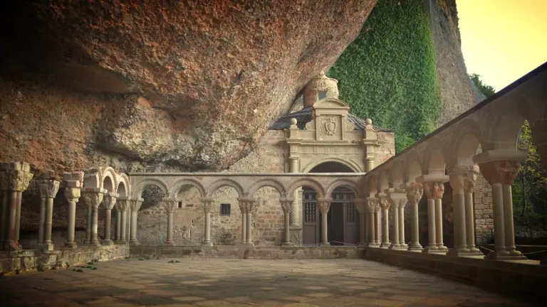 El Monasterio San Juan de la Peña protege el panteón de los primeros reyes de Aragón ante el incendio de Riglos