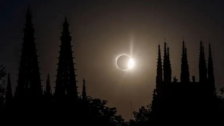 El eclipse solar que convirtió el día en noche: España se apagó por más de un minuto