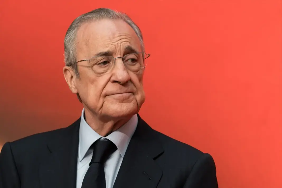 El presidente del Real Madrid, Florentino Pérez, durante la entrega de la Medalla de Oro de la Administración autonómica al futbolista Dani Carvajal en 2025 El presidente del Real Madrid, Florentino Pérez, durante la entrega de la Medalla de Oro de la Administración autonómica al futbolista Dani Carvajal en 2025