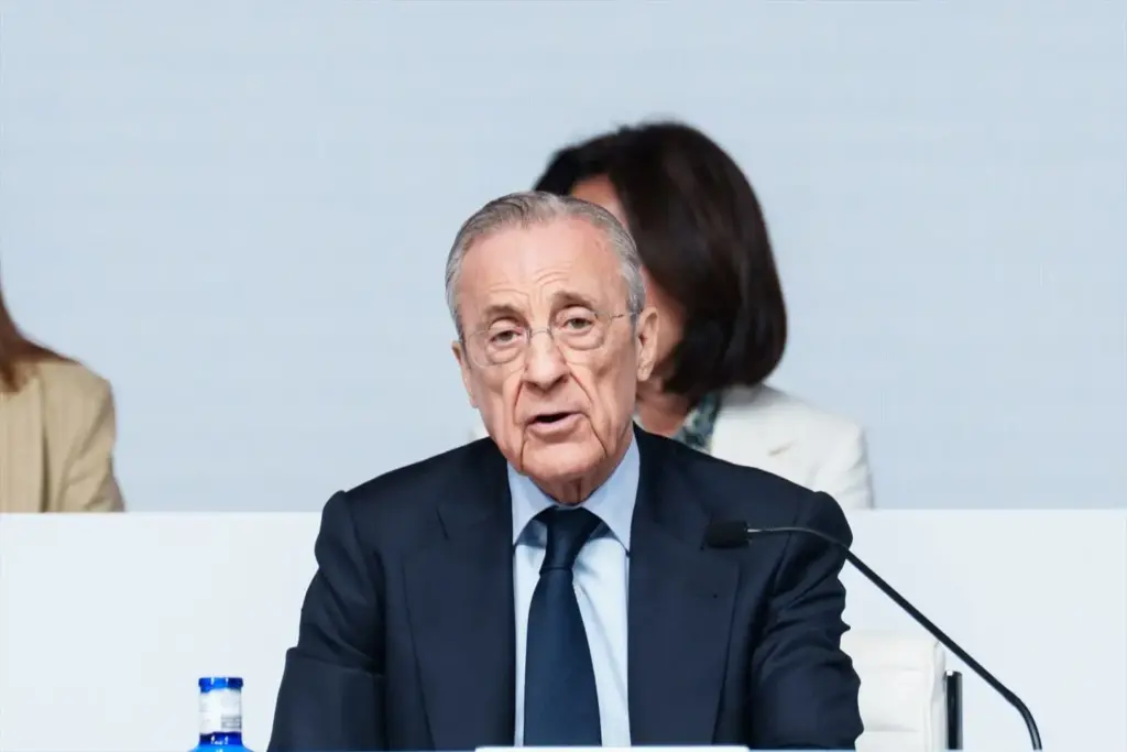 Florentino 'abandona' al madridismo entre rumores de una enfermedad 2 El presidente del Real Madrid, Florentino Pérez, durante la junta de accionistas de ACS, en Ifema Madrid