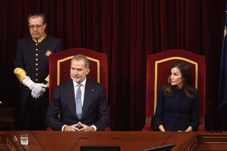Felipe VI y Letizia interrumpen abruptamente sus vacaciones por una trágica muerte
