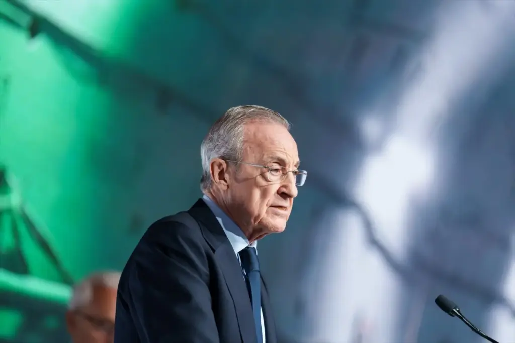Florentino 'abandona' al madridismo entre rumores de una enfermedad 4 Florentino Pérez en un acto empresarial