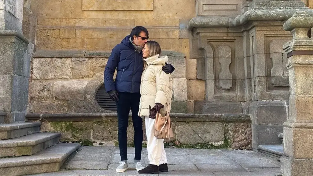 "Me fui sola": Ion Aramendi y María Amores recuerdan la luna de miel que no pudieron hacer en pareja 1 Ion Aramendi recibió una propuesta cuando comenzaba su luna de miel