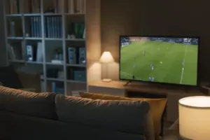 Emisión de un partido de fútbol por televisión