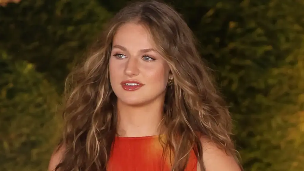 El impactante cambio de look de la princesa Leonor arrasa este verano 2 La imagen inalterable de la princesa Leonor y un sorpresivo giro