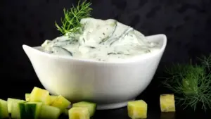 La receta de pepino y yogur que resuelve las cenas de agosto en solo 5 minutos