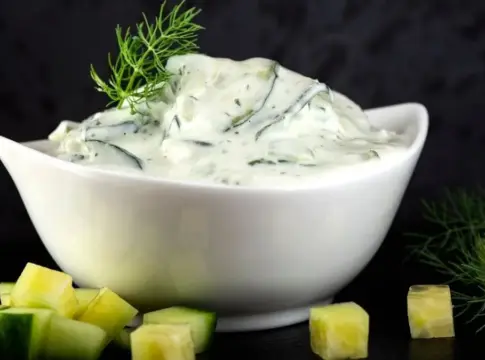 La receta de pepino y yogur que resuelve las cenas de agosto en solo 5 minutos La receta de pepino y yogur que resuelve las cenas de agosto en solo 5 minutos