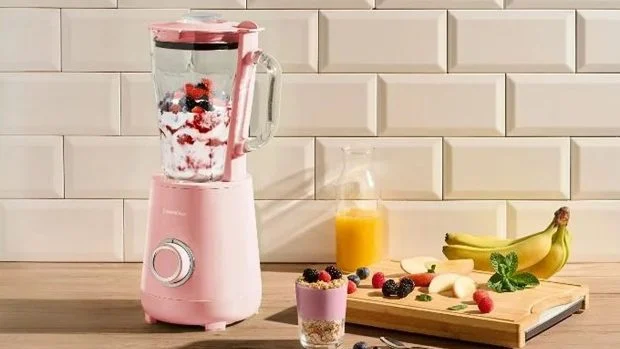 Algunos parten de menos de 10 euros: Lidl recupera sus electrodomésticos retro en rosa pastel y no hay quien se resista a ellos 1 Lidl vuelve a apostar por el rosa pastel y el diseño retro