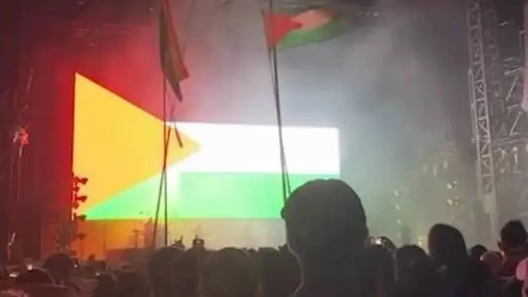 Massive Attack, detenidos en Singapur por ondear la bandera palestina en un concierto