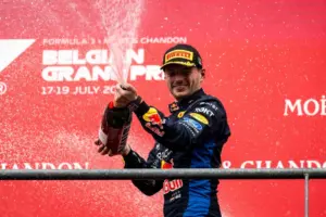 Rachel Brookes suelta el bombazo: Verstappen a Mercedes y Piastri a Red Bull en 2027