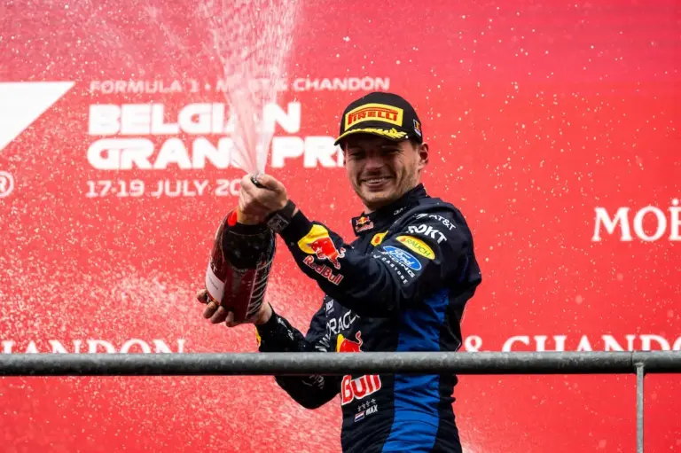 Max Verstappen renueva con Red Bull hasta 2030 y entierra el culebrón de Mercedes y McLaren