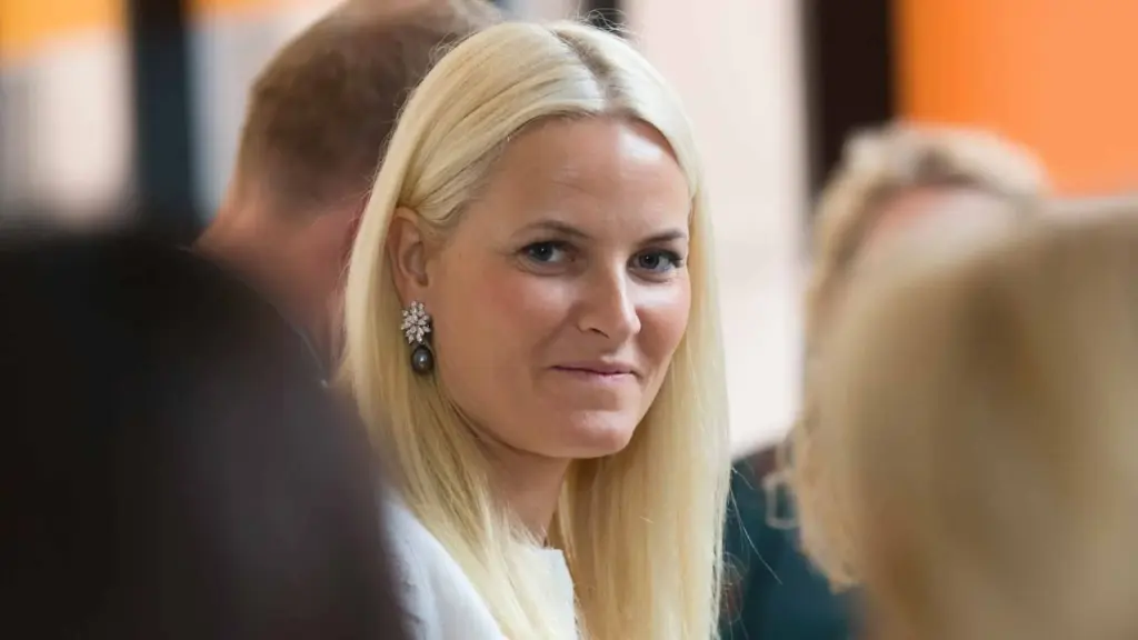Desde la condena por violación y maltrato de su hijo a los papeles de Epstein: Mette-Marit afronta una nueva etapa marcada por las polémicas 1 Mette-Marit llegó a la Familia Real bajo una fuerte atención mediática