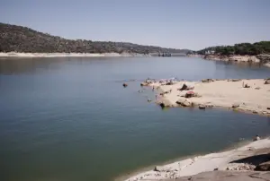 Comunidad de Madrid esconde el único pantano donde se puede bañar como si fuera la playa
