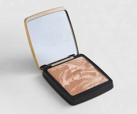 Primark vuelve al top de nuestra rutina de belleza con sus polvos bronceadores de 5 euros 1 Primark apuesta por unos polvos bronceadores prácticos y económicos