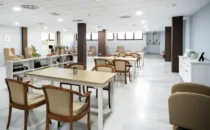 Sala de un centro de día de mayores de Tomares