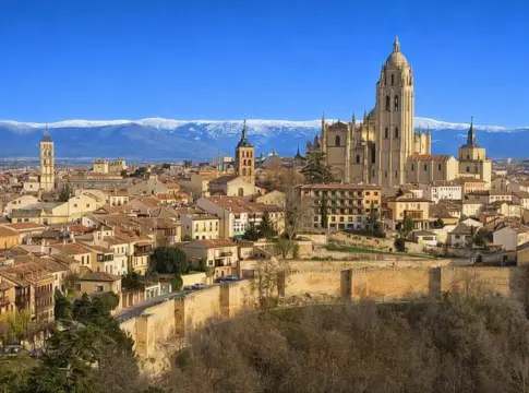 Segovia, la escapada de un día desde Madrid con acueducto, Alcázar y cochinillo por menos de 40 euros Segovia, la escapada de un día desde Madrid con acueducto, Alcázar y cochinillo por menos de 40 euros