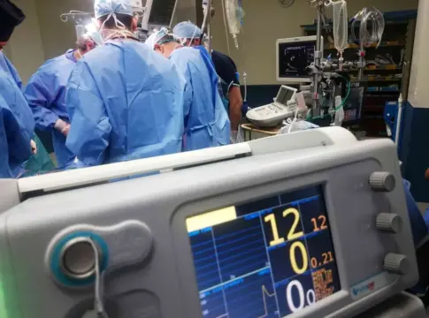 Servicio Murciano de Salud Médicos en un quirófano