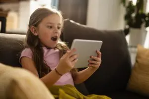 La prohibición de redes sociales a menores: ya son 16 países y un tribunal de California acaba de cambiar las reglas
