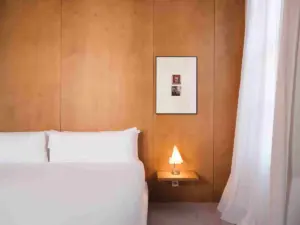 Una de las habitaciones de Círculo Condal | Foto de By Salomon Hospitality
