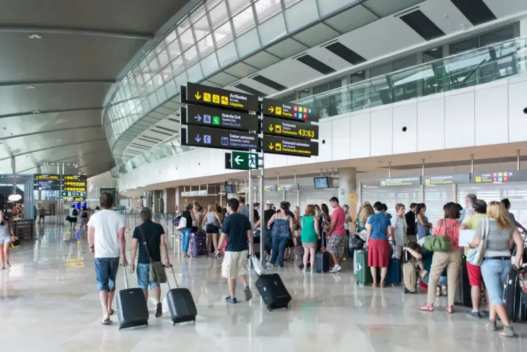 La huelga de Groundforce en Barcelona: cómo reclamar tu maleta retrasada o vuelo cancelado