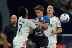 La patada de Calatrava a Vinicius que el VAR se tragó y ya es viral