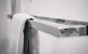 cambiar toalla de baño