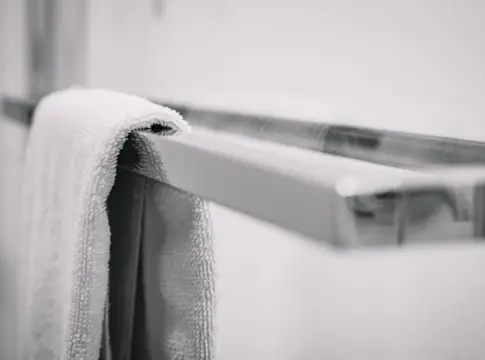 cambiar-toalla-bano-cada-4-5-usos-portada cambiar toalla de baño
