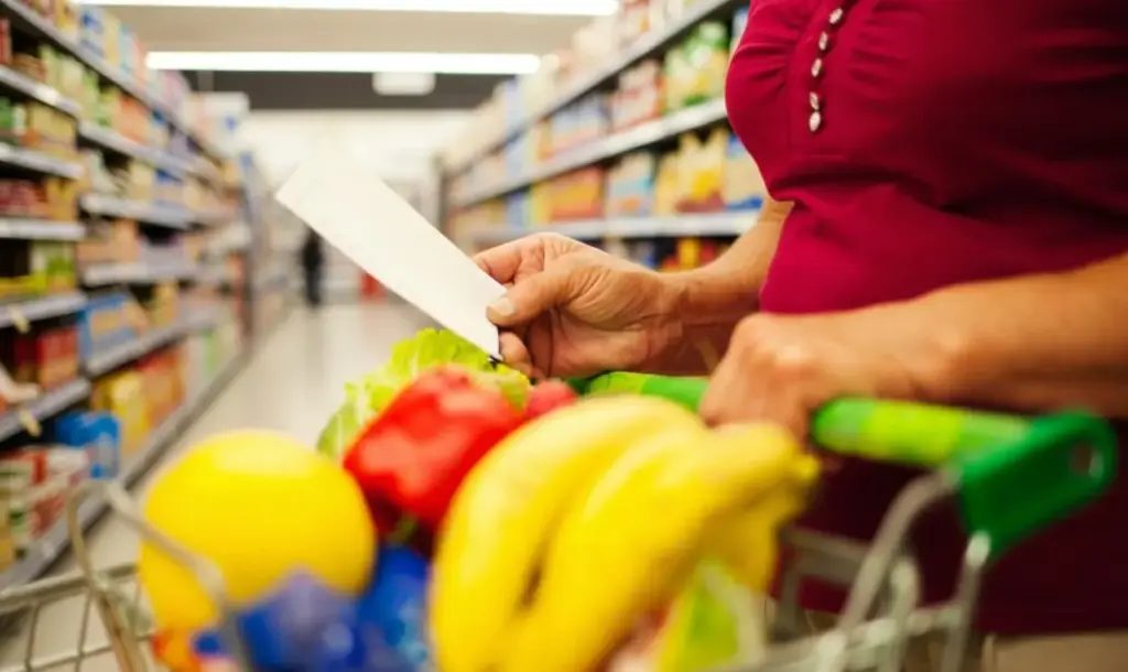 Cuánto dinero de más cuesta comer sano en España: el gasto real de la cesta de la compra en el supermercado 1 Comer sano compra supermercado
