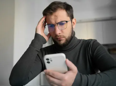 Si usas WhatsApp, no toques este mensaje de Cuenta en Revisión: ya están robando cuentas Si usas WhatsApp, no toques este mensaje de Cuenta en Revisión: ya están robando cuentas