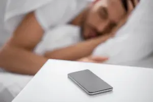 La Policía Nacional alerta de la estafa masiva del SMS bancario que te deja la cuenta a cero mientras duermes