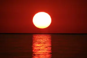 Predicción para el eclipse del 12 agosto: AEMET anuncia tiempo estable y caluroso con nubes y tormentas en el norte