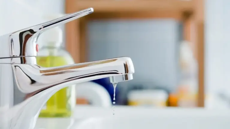 Las restricciones agua agosto 2026: los nuevos municipios de Galicia, País Vasco y Canarias