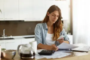 La estafa del SMS de Hacienda que está vaciando cuentas bancarias en España: el mensaje peligroso que debes borrar sin abrir
