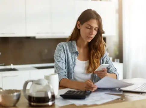 La estafa del SMS de Hacienda que está vaciando cuentas bancarias en España: el mensaje peligroso que debes borrar sin abrir La estafa del SMS de Hacienda que está vaciando cuentas bancarias en España: el mensaje peligroso que debes borrar sin abrir