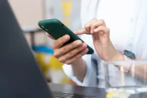 Contacto de legado: la función del móvil que muy pocos españoles activan y que puede evitar líos legales en la familia