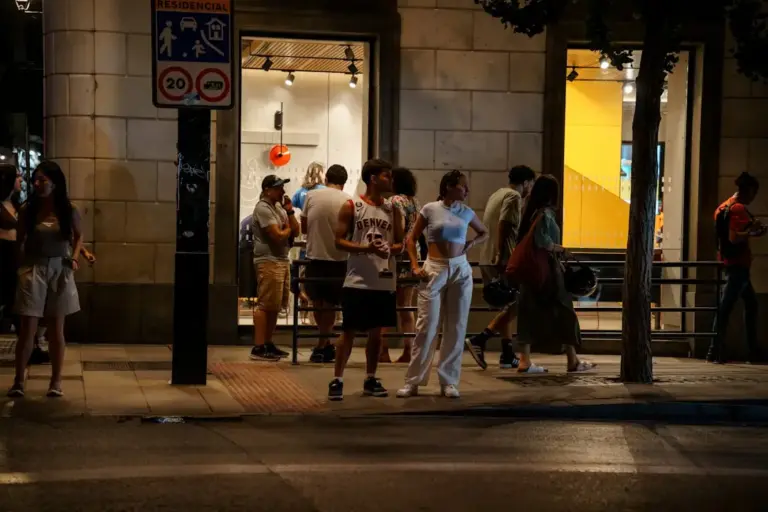 5 planes de verano en España que conseguirán despegar a los adolescentes de las pantallas