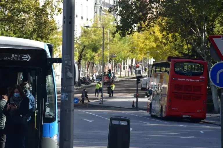 3 cosas que estás haciendo mal al pagar el transporte en Madrid (y cómo ahorrar con los nuevos abonos)