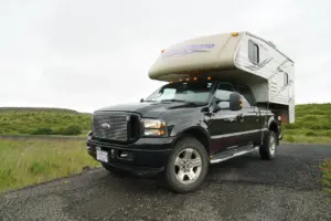 Dormir en camper en la playa por menos de 20 euros: el plan low cost que arrasa este verano