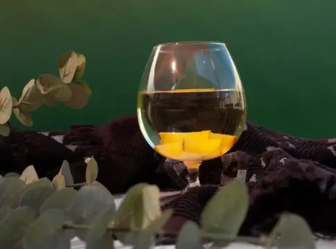 El vino que no es tinto, ni blanco, ni rosado: por qué el 'naranja' no existe (oficialmente) en España El vino que no es tinto, ni blanco, ni rosado: por qué el 'naranja' no existe (oficialmente) en España